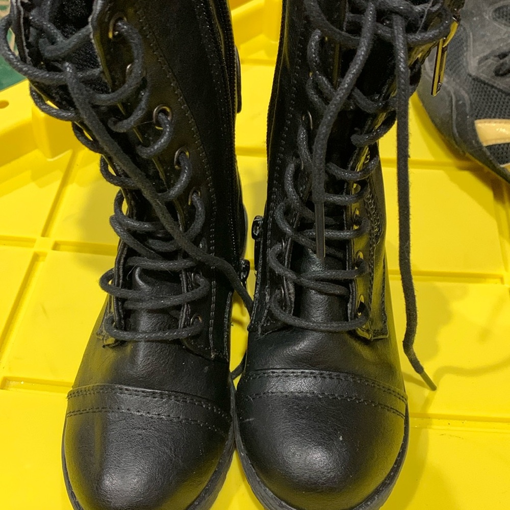 Kids boots